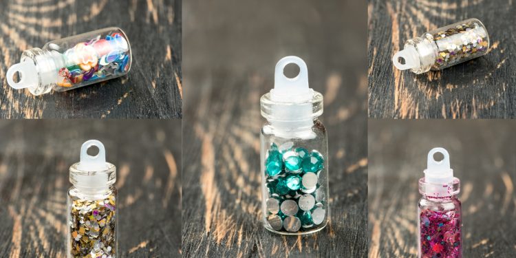 La ce stickere unghii apelează vedetele din România