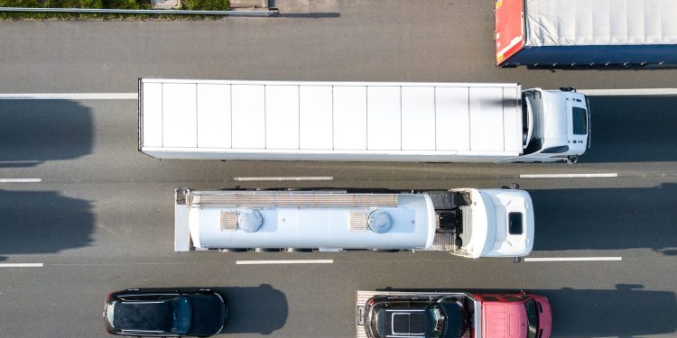 Care sunt avantajele monitorizării GPS pentru flotele auto